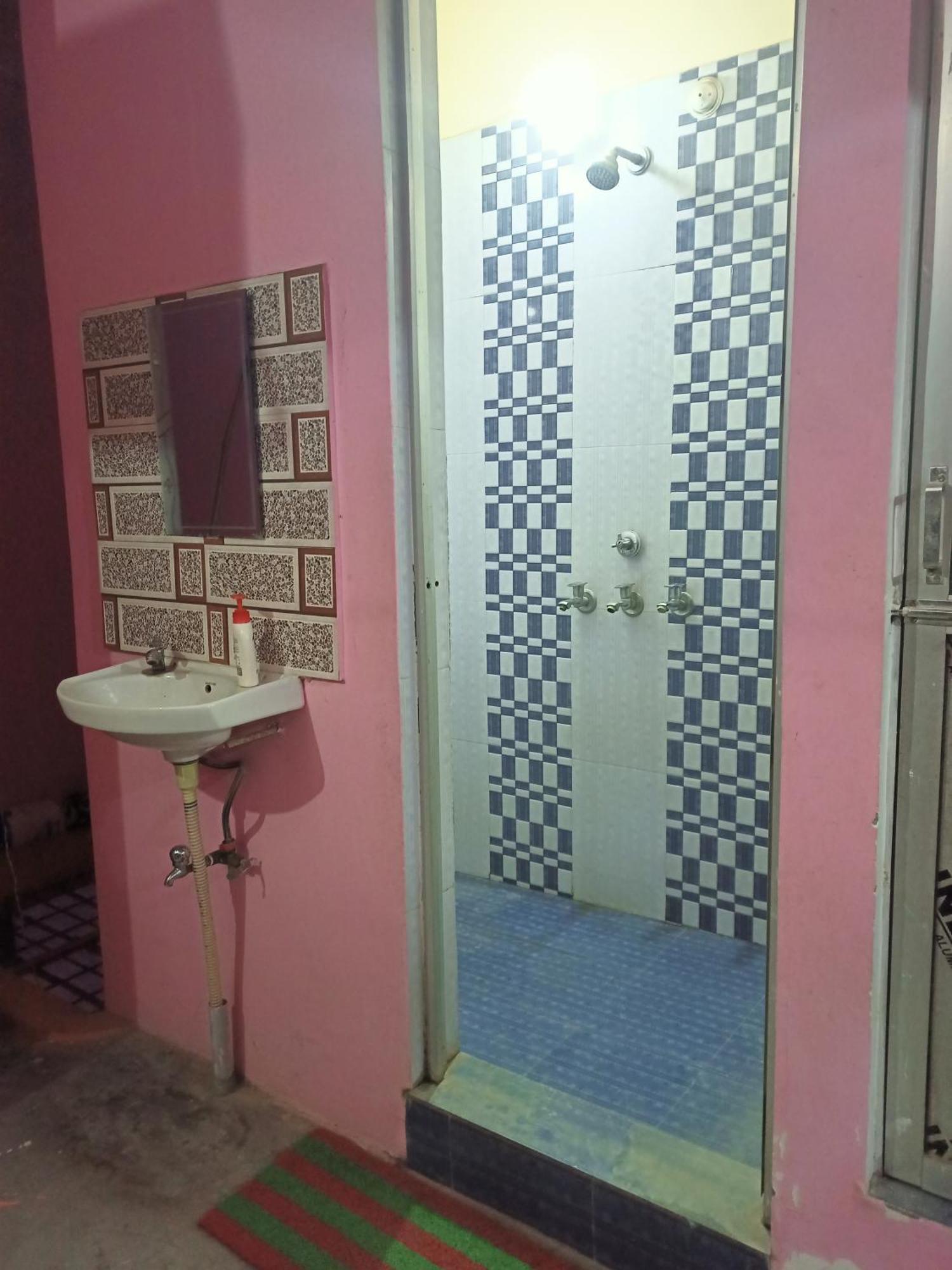 Girija Shail Bhavan Ayodhya Extérieur photo