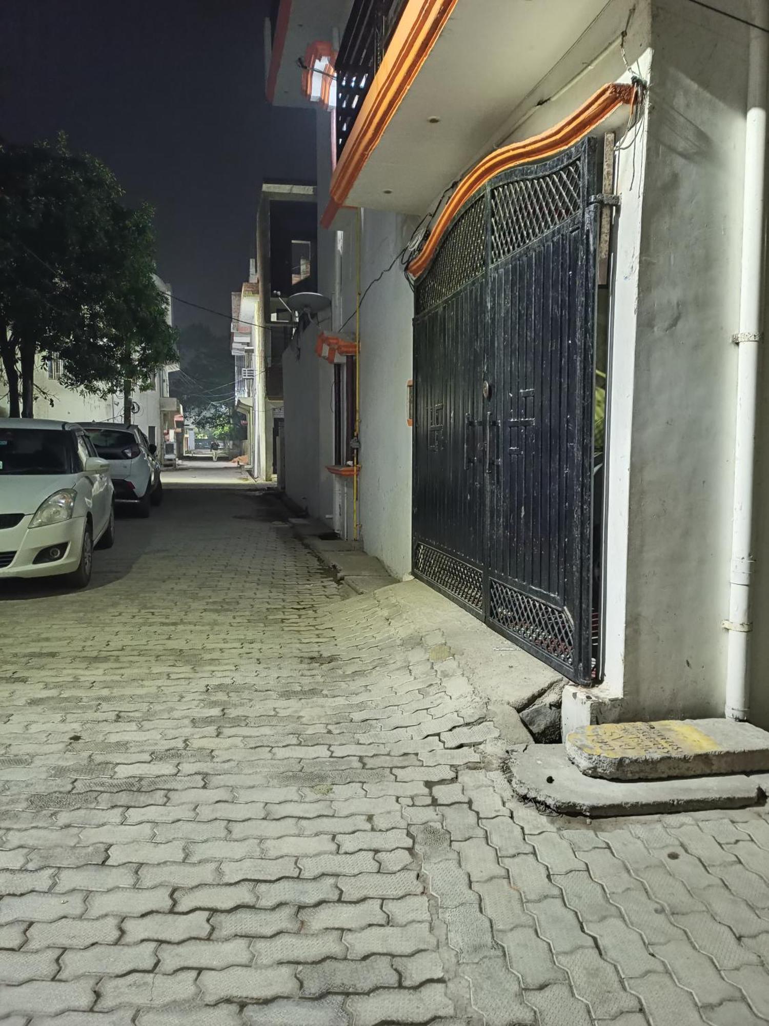 Girija Shail Bhavan Ayodhya Extérieur photo